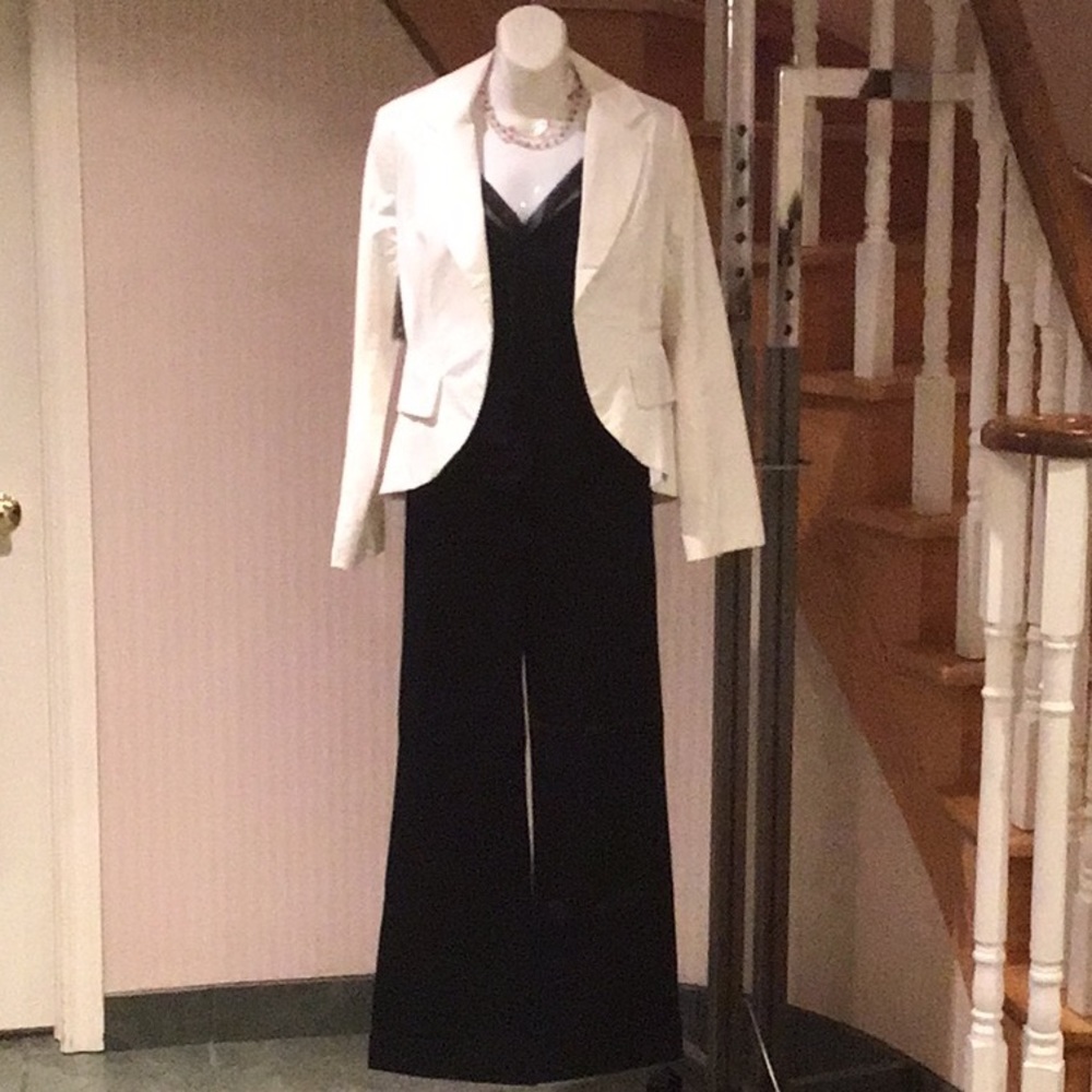 💕💕Host Pick💕💕NWT White tuxedo Blazer part of pant suit